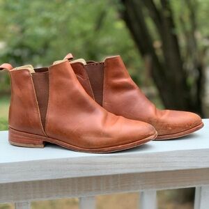 Nisolo Everyday Chelsea Leather Boot in Brandy, size 9